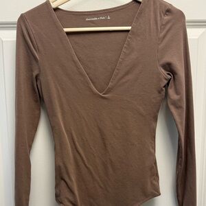 Abercrombie & Fitch Women's Brown V-Neck Top - Size Small